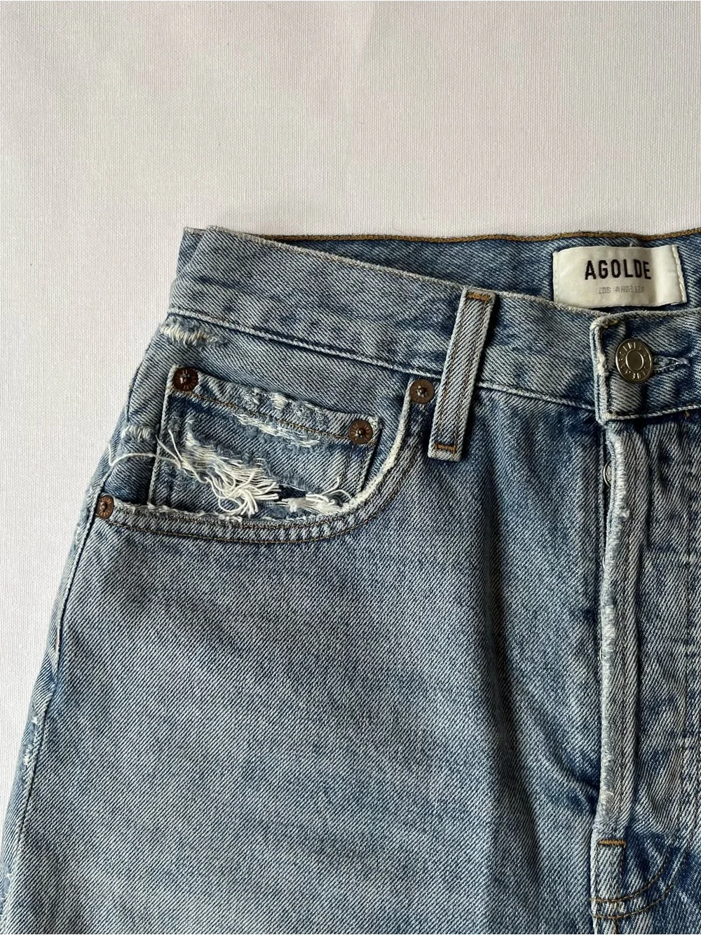 AGOLDE Riley cut off denim shorts 26 High rise Button fly Light wash Distressed